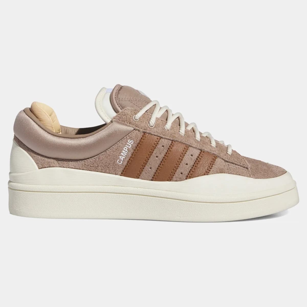 Bad Bunny x Adidas Campus Marrón Tiza. Vista 1 del modelo. Imagen de catálogo del producto.