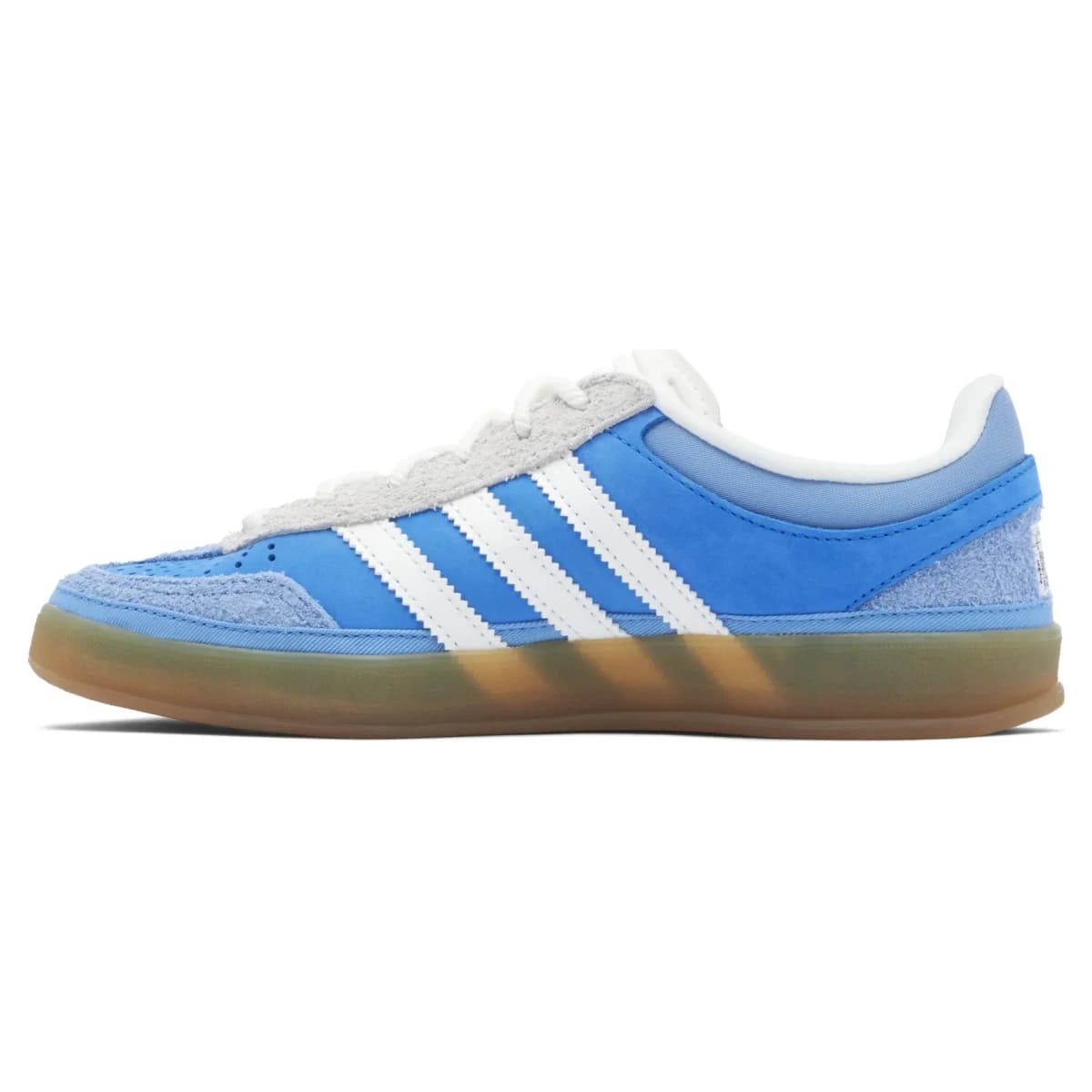Bad Bunny x Adidas Gazelle Indoor San Juan. Vista 2 del modelo. Imagen de catálogo del producto.