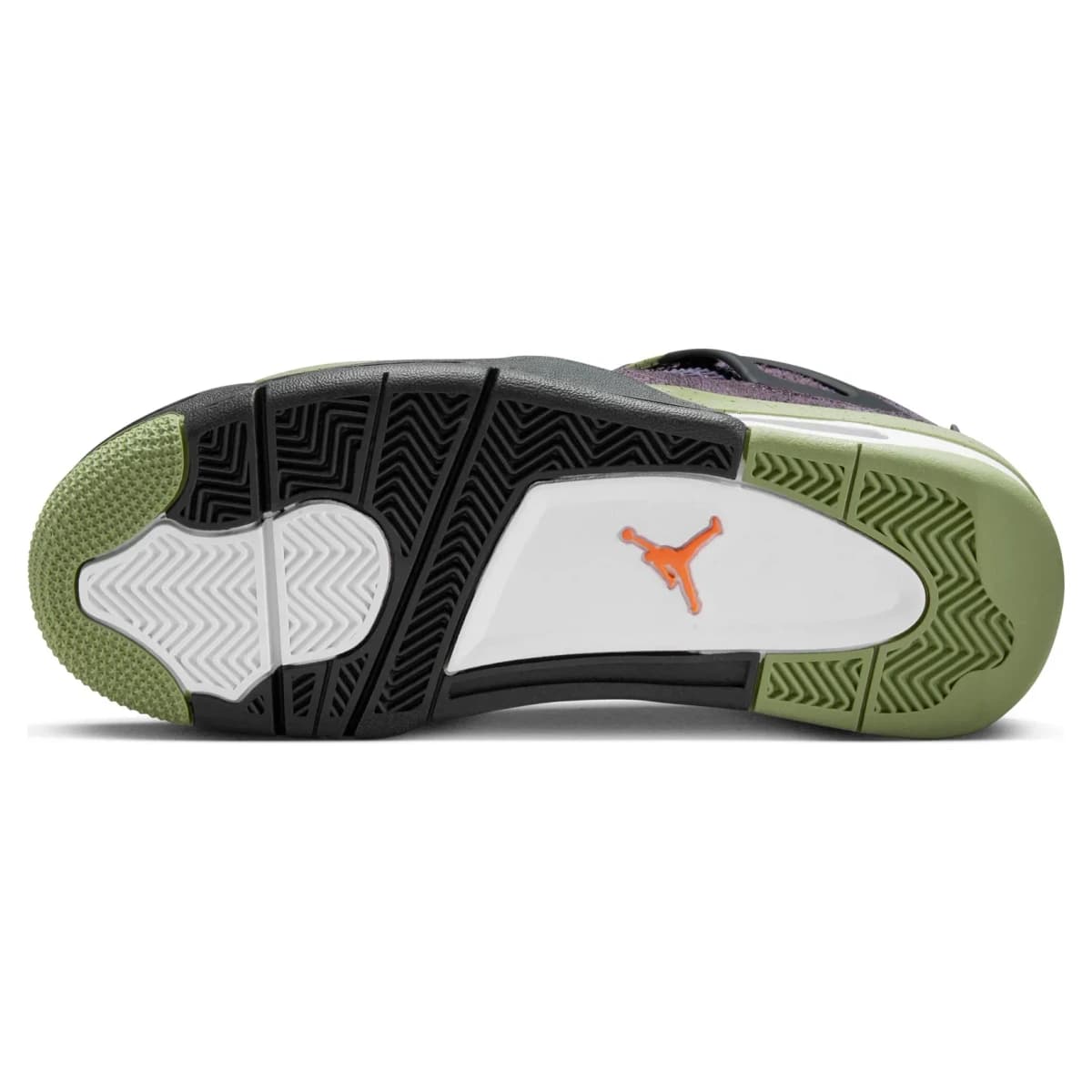 Air Jordan 4 Canyon. Vista 2 del modelo. Imagen de catálogo del producto.