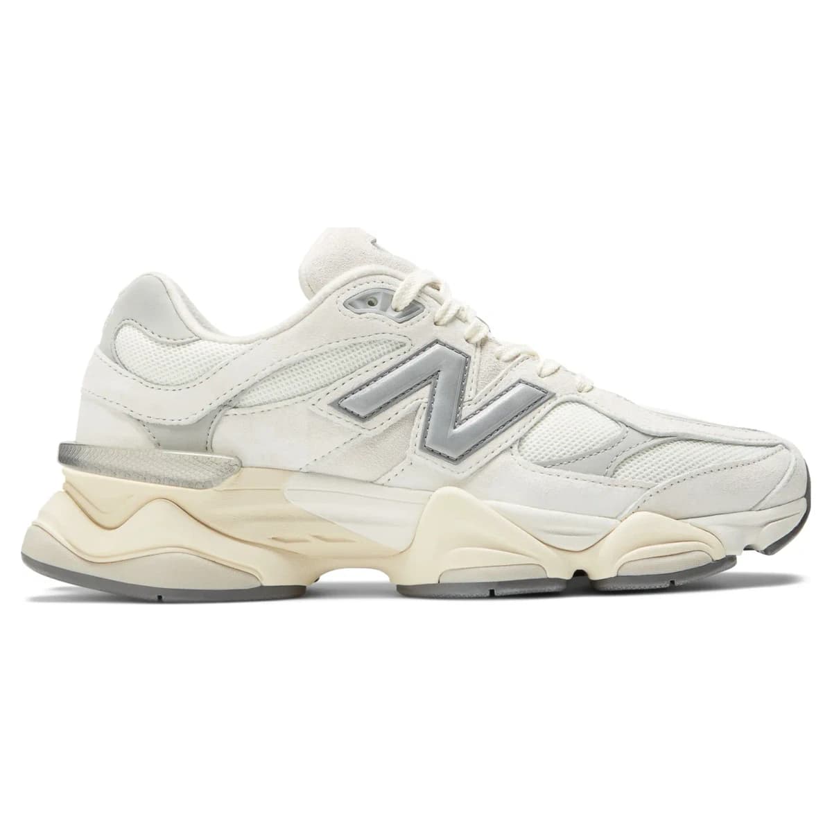 New Balance 9060 Sea Salt with Concrete and Silver Metallic. Vista 1 del modelo. Imagen de catálogo del producto.