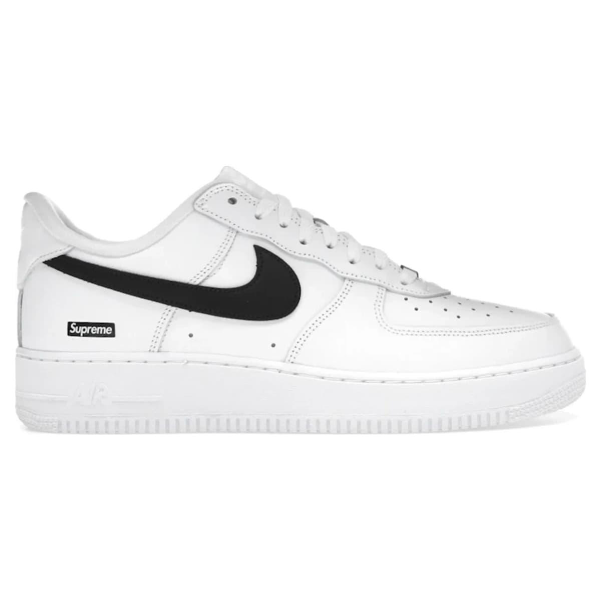 Nike Air Force 1 x Supreme Blanco Negro. Vista 1 del modelo. Imagen de catálogo del producto.