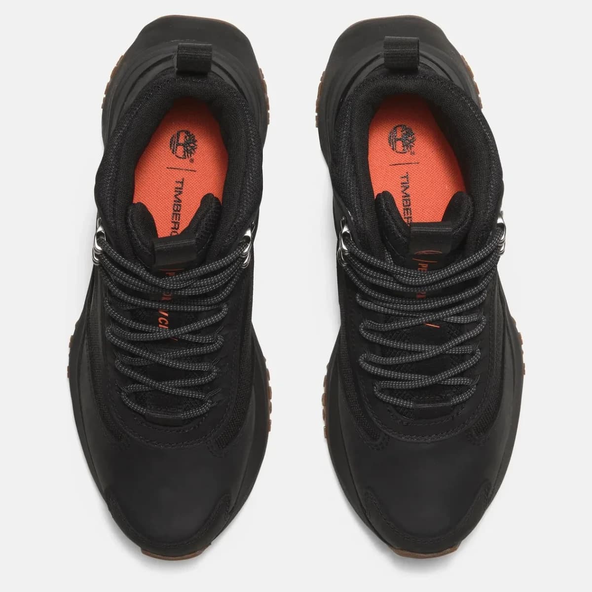 Timberland Motion Access Mid Waterproof Sneaker Negro. Vista 2 del modelo. Imagen de catálogo del producto.