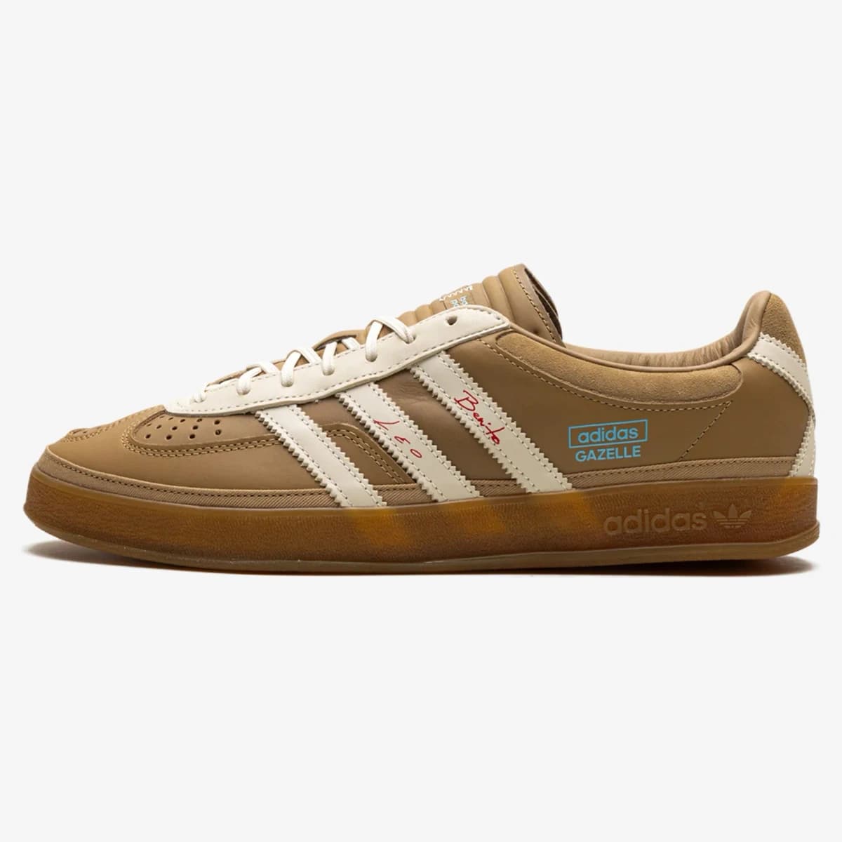 Bad Bunny x Lionel Messi x Adidas Gazelle Indoor La voz de los fans. Vista 1 del modelo. Imagen de catálogo del producto.