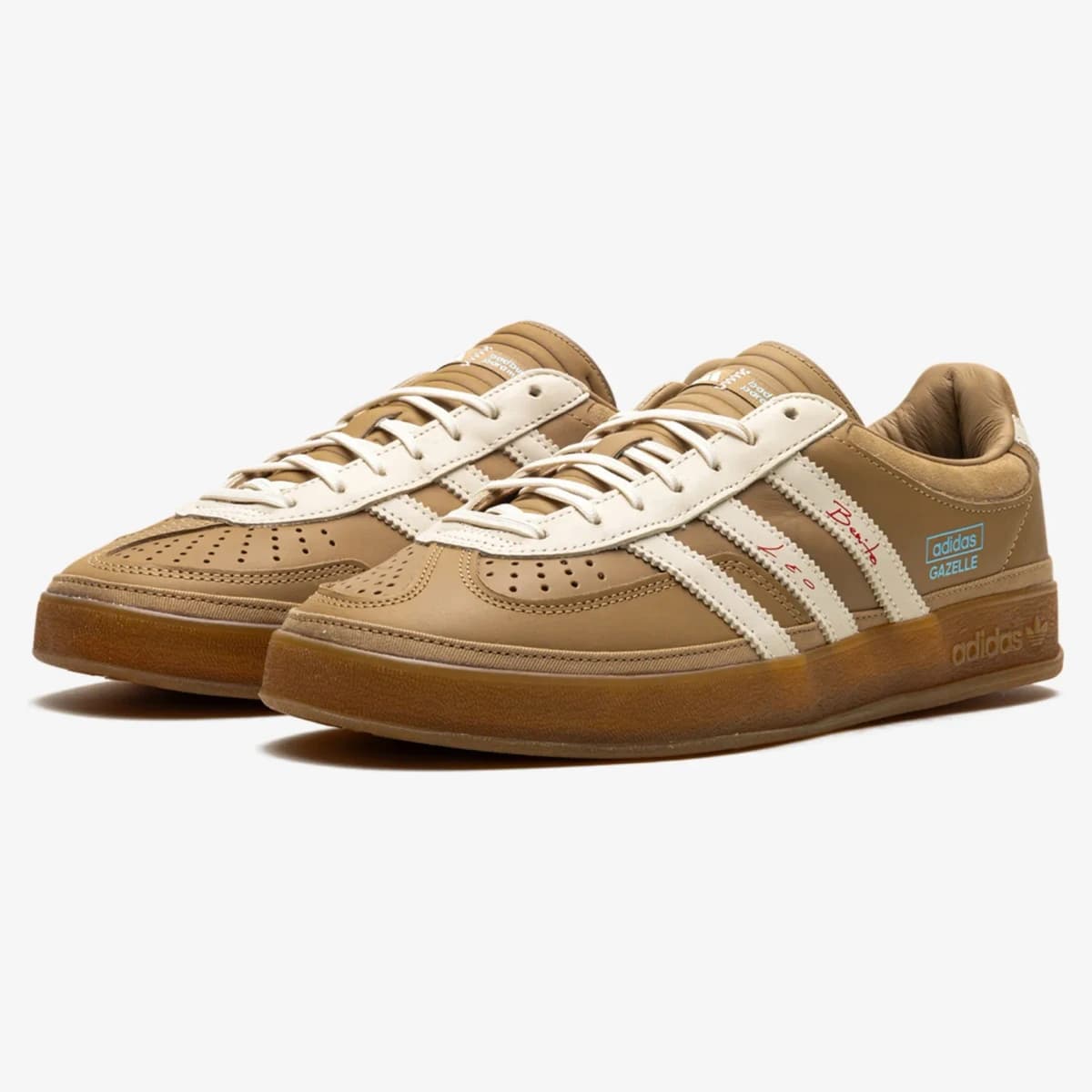 Bad Bunny x Lionel Messi x Adidas Gazelle Indoor La voz de los fans. Vista 2 del modelo. Imagen de catálogo del producto.