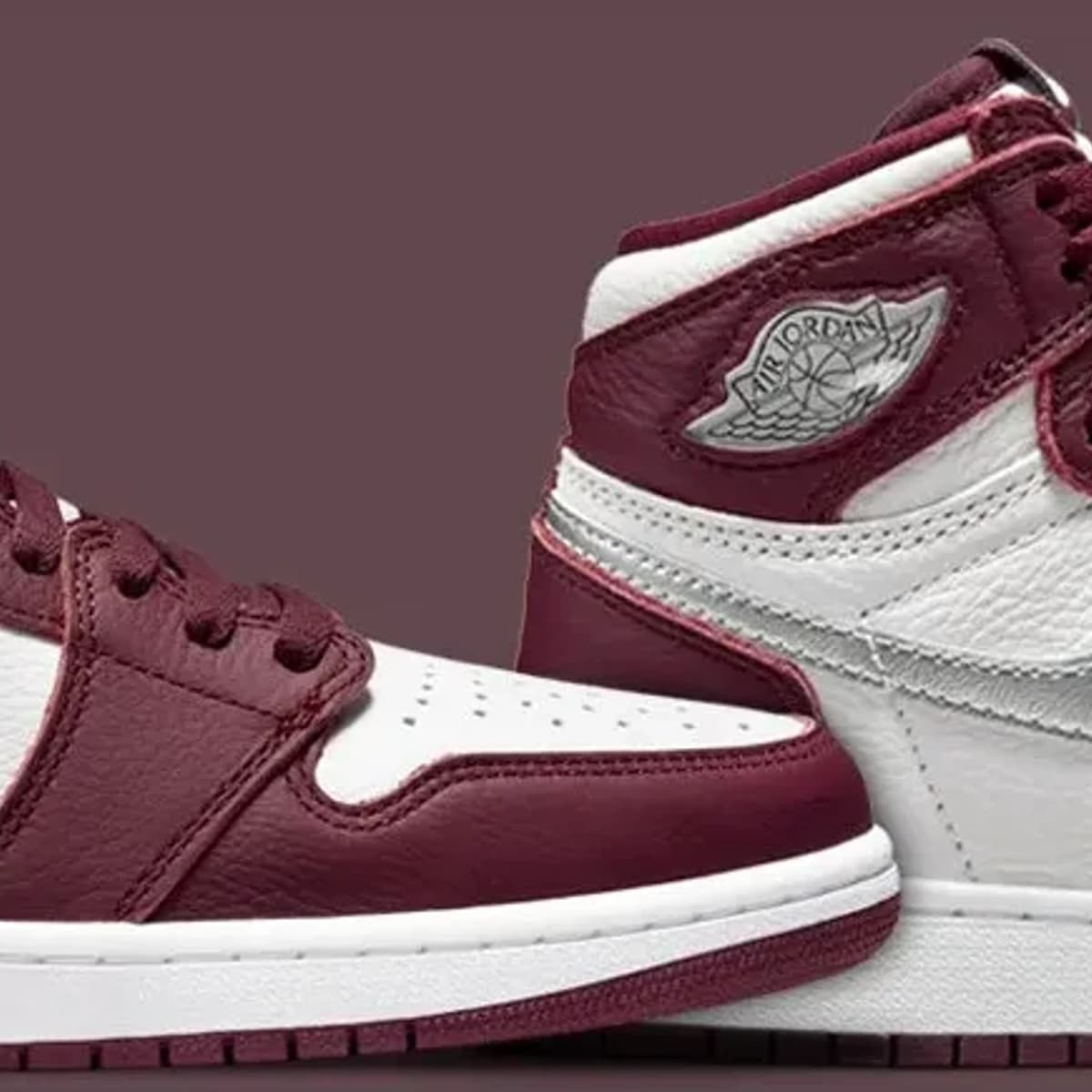 Air Jordan 1 High OG Burdeos. Vista 1 del modelo. Imagen de catálogo del producto.