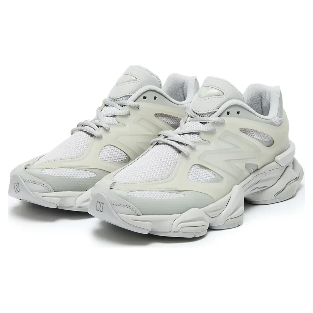New Balance 9060 Blanco. Vista 1 del modelo. Imagen de catálogo del producto.