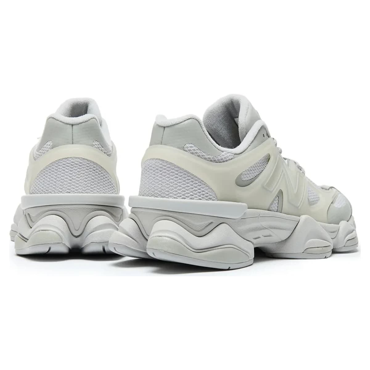 New Balance 9060 Blanco. Vista 2 del modelo. Imagen de catálogo del producto.